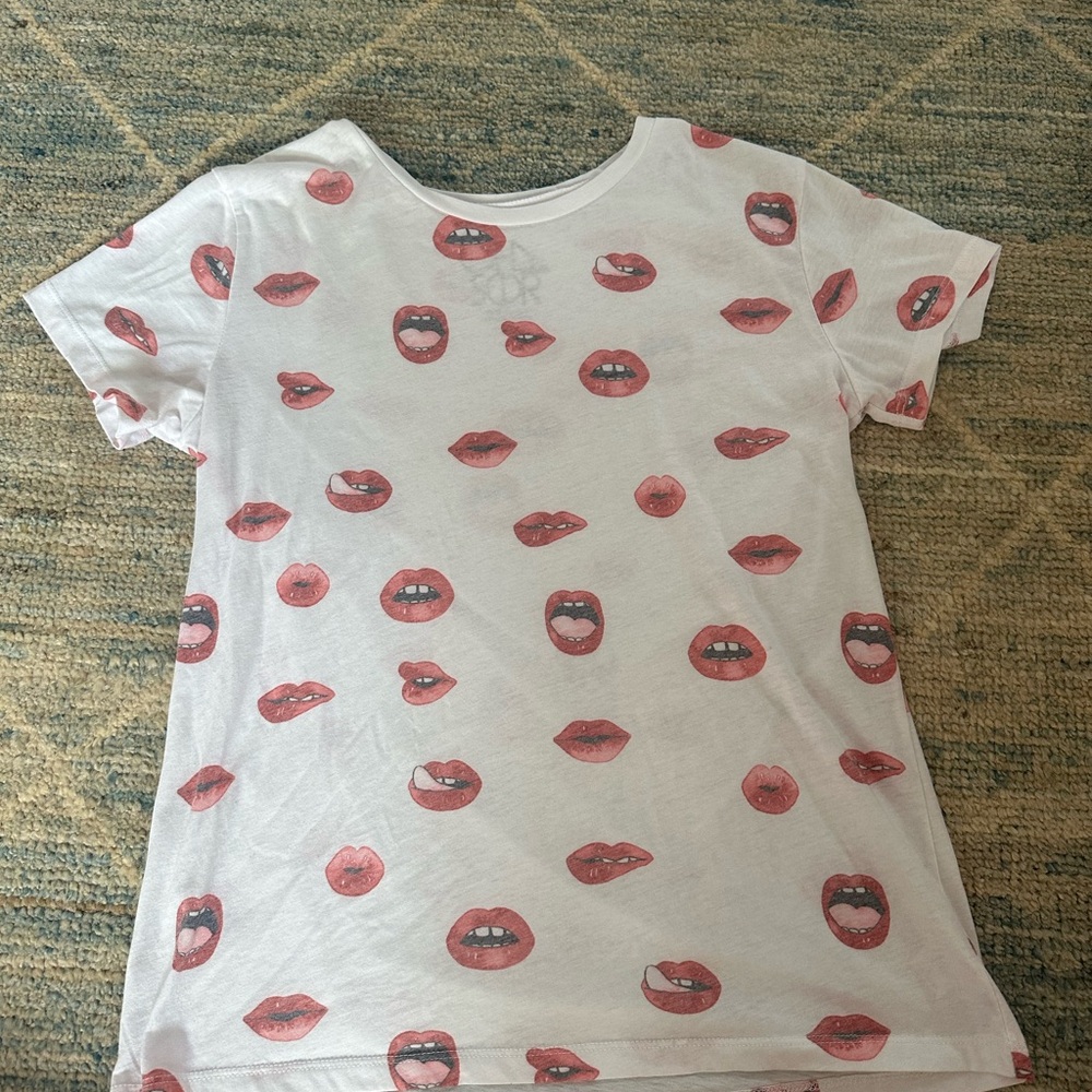 REVOLVE White Tee with Red Lips Print